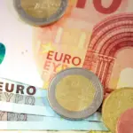 Ο e-ΕΦΚΑ ακολουθεί τον θεσμοθετημένο διαχωρισμό μεταξύ μη μισθωτών και μισθωτών συνταξιούχων για την αποσυμφόρηση του συστήματος πληρωμών.