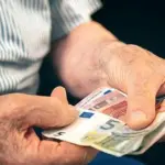 Στις 26 και 28 Αυγούστου 2026 θα πιστωθούν στους τραπεζικούς λογαριασμούς των δικαιούχων οι συντάξεις Σεπτεμβρίου 2026 από τον e-ΕΦΚΑ, ακολουθώντας τον καθιερωμένο διαχωρισμό μεταξύ μισθωτών και μη μισθωτών.