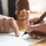 Με τη χρήση προηγμένων αλγορίθμων ελέγχου, οι ελεγκτικοί μηχανισμοί διασταυρώνουν τα στοιχεία πρόσληψης, τα ωράρια απασχόλησης και τις καταβολές μισθοδοσίας με τις υποβαλλόμενες Αναλυτικές Περιοδικές Δηλώσεις (ΑΠΔ).