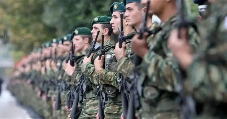 Η εξαγορά της στρατιωτικής θητείας επιτρέπει στους ασφαλισμένους του e-ΕΦΚΑ να θεμελιώσουν συνταξιοδοτικό δικαίωμα έως και 2 χρόνια νωρίτερα ή να προσαυξήσουν το τελικό ποσό της μηνιαίας σύνταξής τους.