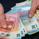Μέσω της ηλεκτρονικής υπηρεσίας του e-ΕΦΚΑ, οι συνταξιούχοι (παλαιοί και νέοι) μπορούν να εκδίδουν τη βεβαίωση επανυπολογισμού χωρίς να απαιτείται η αυτοπρόσωπη σφραγίδα στις τοπικές διευθύνσεις.