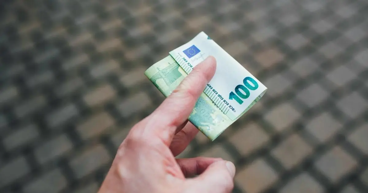 Με τη χρήση της ηλεκτρονικής πλατφόρμας, ο ασφαλισμένος ή ο εργοδότης μπορεί να ρυθμίσει το σύνολο των χρεών του προς τον e-ΕΦΚΑ και ΚΕΑΟ, λαμβάνοντας πιστοποιητικό διμηνιαίας ή μηνιαίας ισχύος, ανάλογα με τη χρήση για την οποία προορίζεται.