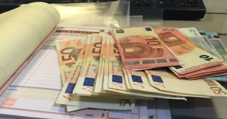 Η εκκαθάριση των παράλληλων ασφαλιστικών εισφορών πραγματοποιείται πλέον αυτόματα από τις υπηρεσίες του e-ΕΦΚΑ μέσω της διασύνδεσης των ΑΠΔ των εργοδοτών και των στοιχείων του μητρώου ελευθέρων επαγγελματιών.