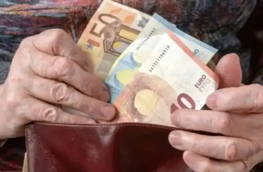 Η συνταξιοδότηση λόγω αναπηρίας από κοινή νόσο στον e-ΕΦΚΑ διέπεται από ενιαίους κανόνες για όλους τους ασφαλισμένους, επιτρέποντας πλέον τη θεμελίωση δικαιώματος με ελάχιστο ποσοστό αναπηρίας 50%.