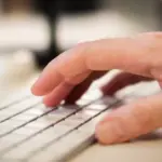 Η ψηφιακή δήλωση οικειοθελούς αποχώρησης υποβάλλεται υποχρεωτικά στο Πληροφοριακό Σύστημα myErgani εντός αυστηρής προθεσμίας τεσσάρων (4) εργάσιμων ημερών από την ημέρα που ο εργαζόμενος αποχωρεί οικειοθελώς από την εργασία του.