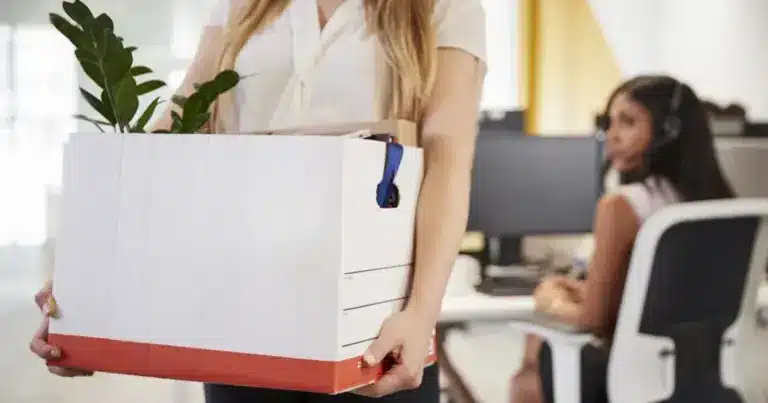 Με την πλήρη εφαρμογή του συστήματος ΕΡΓΑΝΗ ΙΙ και της πλατφόρμας myErgani, η διαδικασία παραίτησης έχει ψηφιοποιηθεί πλήρως, καταργώντας τη γραφειοκρατία και τις χειρόγραφες διαδικασίες.