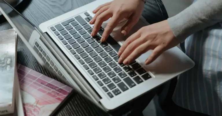 Η σήμανση «Ακυρωτικό Check-out» στην εφαρμογή myErgani σημαίνει ότι ακυρώθηκε μια προηγούμενη καταγραφή αποχώρησης από την εργασία, επαναφέροντας την κατάσταση της Ψηφιακής Κάρτας Εργασίας στην αμέσως προηγούμενη έγκυρη σήμανση.