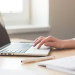Η συγκεκριμένη λειτουργία ενεργοποιείται όταν ένας εργαζόμενος χτυπήσει κατά λάθος την κάρτα του κατά την αποχώρηση ή όταν υπάρξει τεχνικό σφάλμα στη διαβίβαση των δεδομένων, επιτρέποντας στον εργοδότη να αποκαταστήσει την πραγματική εικόνα του ωραρίου.