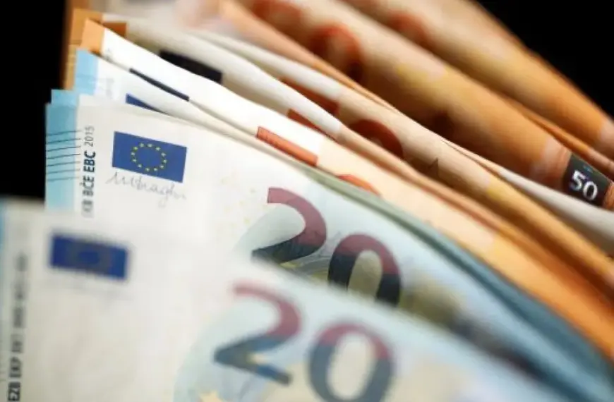 Σαφείς διευκρινίσεις για τον υπολογισμό των εισοδηματικών κριτηρίων που διέπουν τη χορήγηση του Επιδόματος Κοινωνικής Αλληλεγγύης Ανασφάλιστων Υπερηλίκων εξέδωσε ο ΟΠΕΚΑ, ξεκαθαρίζοντας ποια εισοδήματα προσμετρώνται και ποια εξαιρούνται από τον έλεγχο για τη θεμελίωση του δικαιώματος.
