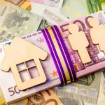 Οι αυτόματοι μηνιαίοι έλεγχοι που διενεργεί το σύστημα της ΑΑΔΕ σε διασταύρωση με τα στοιχεία του ΟΠΕΚΑ «κλειδώνουν» τις πληρωμές σε όσες αιτήσεις εντοπιστεί αναντιστοιχία ανάμεσα στη διεύθυνση διαμονής, τη δήλωση Ε1 και το ενεργό ηλεκτρονικό μισθωτήριο.