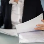 Τα εισοδηματικά όρια και οι προϋποθέσεις χορήγησης για τα βασικά επιδόματα του ΟΠΕΚΑ (Παιδιού, Στέγασης και Αναπηρίας) επανακαθορίζουν τους δικαιούχους για το 2026, διαμορφώνοντας τα τελικά ποσά πληρωμών με βάση τα στοιχεία των τελευταίων φορολογικών δηλώσεων.