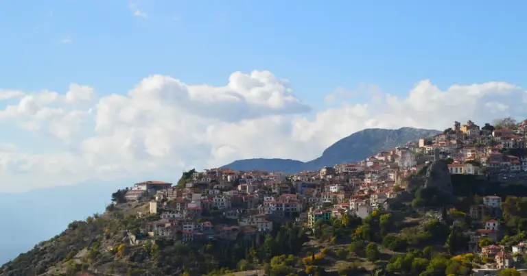Αλλαγές στις διασταυρώσεις στοιχείων, αυτοματοποίηση της διαδικασίας για τους παλιούς δικαιούχους και ψηφιοποίηση των αιτήσεων συνθέτουν το νέο τοπίο για τη χορήγηση της ετήσιας εισοδηματικής ενίσχυσης ορεινών και μειονεκτικών περιοχών από τον ΟΠΕΚΑ.
