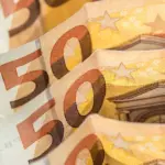 Την Παρασκευή 28 Αυγούστου 2026 πρόκειται να καταβληθούν από τον ΟΠΕΚΑ τα μηνιαία και διμηνιαία επιδόματα (Στέγασης, Ελάχιστο Εγγυημένο Εισόδημα, Αναπηρικά), ενώ τα χρήματα θα αρχίσουν να φαίνονται στα ατμ των τραπεζών από το απόγευμα της Πέμπτης 27 Αυγούστου.