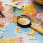 Η εφαρμογή του μέτρου απαιτεί την ακαριαία σήμανση της έναρξης και της λήξης της εργασίας στο σύστημα ΕΡΓΑΝΗ ΙΙ, καλύπτοντας τόσο το μόνιμο όσο και το εποχικό προσωπικό των ναυτιλιακών και τουριστικών πρακτορείων.
