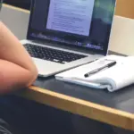 Η συμπλήρωση του παράλληλου μηχανογραφικού δελτίου εξασφαλίζει στους υποψηφίους μια από τις χιλιάδες θέσεις δωρεάν φοίτησης στις δημόσιες ΣΑΕΚ (πρώην ΙΕΚ), οδηγώντας μετά την ολοκλήρωση των σπουδών και της πρακτικής άσκησης σε αναγνωρισμένο δίπλωμα επαγγελματικής ειδικότητας Επιπέδου 5 (Level 5) του Εθνικού Πλαισίου Προσόντων.