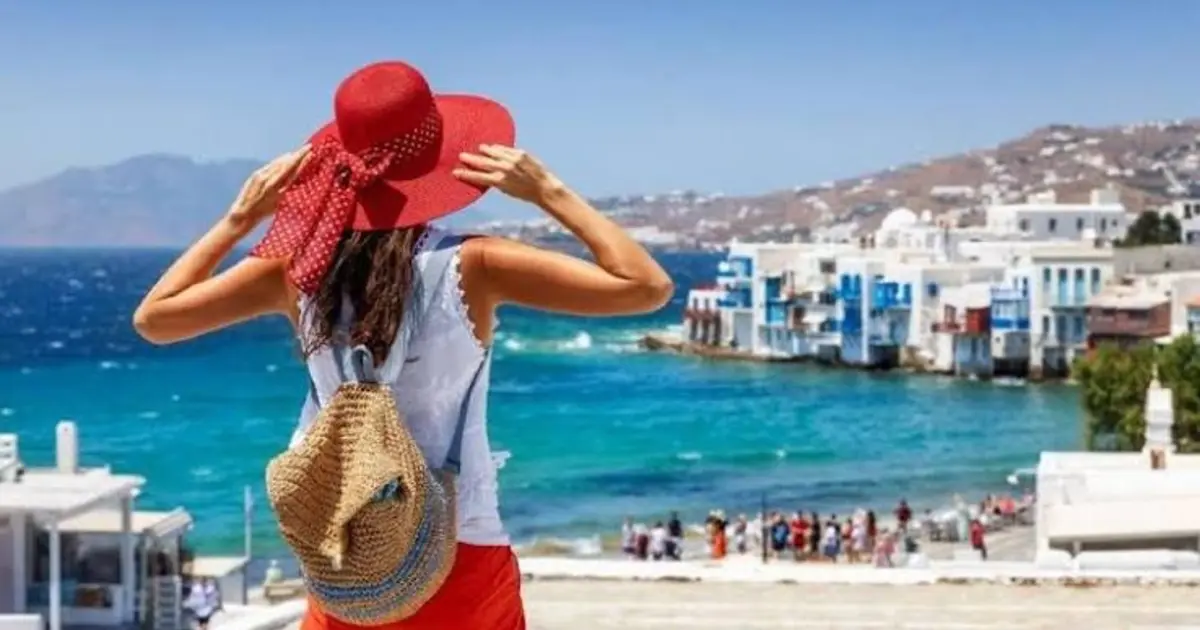 Όλα τα ΑΦΜ μπορούν να υποβάλουν αίτηση σήμερα Τρίτη 18 Αυγούστου στο vouchers.gov.gr για το πρόγραμμα «Τουρισμός για Όλους 2026-2027». Η σταδιακή υποβολή βάσει λήγοντος ψηφίου έχει ολοκληρωθεί και η πλατφόρμα παραμένει πλέον ανοιχτή για το σύνολο των δικαιούχων μέχρι την Παρασκευή 21 Αυγούστου στις 23:59.