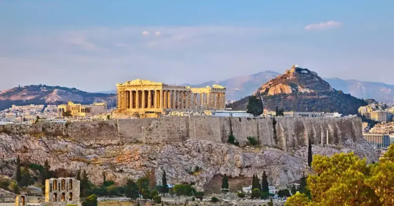 Για τη χρησιμοποίησή της απαιτείται έξυπνη συσκευή (smartphone) με υποστήριξη τεχνολογίας ανέπαφων συναλλαγών (NFC), καθώς οι πληρωμές γίνονται στα POS των καταλυμάτων.