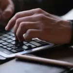 Σημαντικές αλλαγές και αυστηρές προθεσμίες φέρνει το φετινό φθινόπωρο για εκατομμύρια φορολογούμενους και επιχειρήσεις, καθώς η ΑΑΔΕ ενεργοποιεί το νέο πλαίσιο για τις ρυθμίσεις ληξιπρόθεσμων οφειλών και θέτει σε πλήρη εφαρμογή τα τσουχτερά πρόστιμα για τις εκπρόθεσμες ή λανθασμένες διαβιβάσεις στο myDATA.