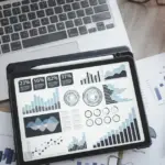 Ο ελεγκτικός μηχανισμός εστιάζει στην αυτόματη διασταύρωση των εσόδων που δηλώνονται στις περιοδικές δηλώσεις ΦΠΑ σε σχέση με τις εκδόσεις παραστατικών, εφαρμόζοντας άμεσες διασταυρώσεις που μπλοκάρουν τις ανακριβείς υποβολές.