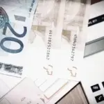 Στο στόχαστρο εξονυχιστικών ελέγχων της ΑΑΔΕ μπαίνουν οι αιτήσεις επιστροφής ΦΠΑ από επιχειρήσεις παροχής συμβουλευτικών υπηρεσιών, καθώς η φορολογική διοίκηση ενεργοποιεί νέα ψηφιακά εργαλεία διασταύρωσης για τον εντοπισμό εικονικών τιμολογίων και αδικαιολογήτων πιστωτικών υπολοίπων.