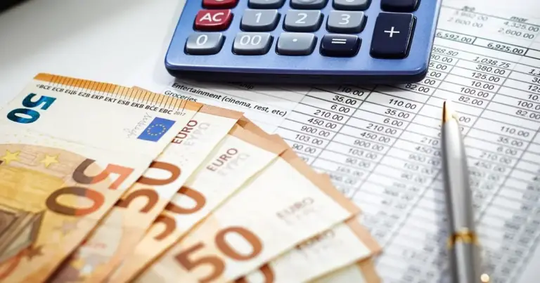 Η φορολογική διοίκηση ενεργοποιεί αυτοματοποιημένες ψηφιακές διασταυρώσεις σε πραγματικό χρόνο, αποστέλλοντας ειδοποιήσεις συμμόρφωσης στους φορολογούμενους για την άμεση διόρθωση των στοιχείων πριν την επιβολή προστίμων και την έναρξη επιτόπιων ελέγχων.