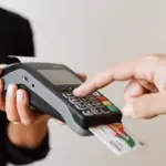 Η ανεξάρτητη αρχή εξαντλεί τα περιθώρια ανοχής, επιβάλλοντας βαριές κυρώσεις σε όσους δεν συμμορφώθηκαν με τις υποχρεωτικές προθεσμίες.