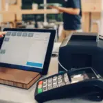Στόχος των ελέγχων είναι η εξάλειψη της φοροδιαφυγής μέσω της μη έκδοσης αποδείξεων κατά τις συναλλαγές με κάρτα, διασφαλίζοντας ότι το τερματικό πληρωμής δεν ενεργοποιείται αυτόνομα αν δεν προηγηθεί η έκδοση του αντίστοιχου παραστατικού λιανικής.