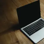 Η αυτόματη άντληση των τίτλων σπουδών για τις αιτήσεις στον ΑΣΕΠ πραγματοποιείται πλέον απευθείας από το Εθνικό Μητρώο Πιστοποιητικών (ΕΜΠ) μέσω της διασύνδεσης του συστήματος της Αρχής με το gov.gr, καταργώντας την ανάγκη χειροκίνητης υποβολής δικαιολογητικών από τους υποψηφίους.