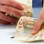 Για τους εργαζόμενους σε τουριστικά γραφεία, ο υπολογισμός των ενσήμων για τη λήψη του Ειδικού Εποχικού Βοηθήματος της ΔΥΠΑ βασίζεται στην πραγματοποίηση τουλάχιστον 50 έως 210 ημερών ασφάλισης στον οικείο επαγγελματικό κλάδο κατά το προηγούμενο ημερολογιακό έτος.