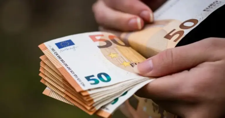 Η υποβολή των αιτήσεων για το τρέχον έτος έχει ήδη ξεκινήσει ηλεκτρονικά και η προθεσμία ολοκληρώνεται στα μέσα Νοεμβρίου, προσφέροντας μια σημαντική οικονομική ανάσα στους επαγγελματίες του εναλλακτικού τουρισμού μετά το τέλος της θερινής σεζόν.