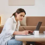 Η δράση εστιάζει στην ενίσχυση της απασχόλησης σε τομείς αιχμής, με ιδιαίτερη μέριμνα για νέους, μακροχρόνια ανέργους και πληγείσες περιοχές.