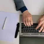Η κάρτα ανεργίας της ΔΥΠΑ διατηρείται σε ισχύ καθ' όλη τη διάρκεια της συμμετοχής σας σε επιδοτούμενο πρόγραμμα επαγγελματικής κατάρτισης, εφόσον πληρούνται συγκεκριμένες προϋποθέσεις και δηλωθεί εγκαίρως η έναρξη του προγράμματος.