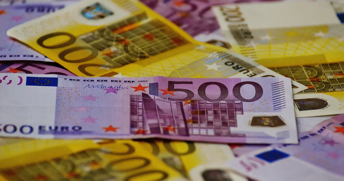 Οι πληρωμές για τις συντάξεις Οκτωβρίου 2026 από τον e-ΕΦΚΑ και τα τακτικά επιδόματα του φθινοπώρου από τον ΟΠΕΚΑ θα πραγματοποιηθούν σταδιακά από τις 25 έως τις 30 Σεπτεμβρίου 2026, με τα χρήματα να εμφανίζονται στα ΑΤΜ από το απόγευμα της προηγούμενης εργάσιμης ημέρας.