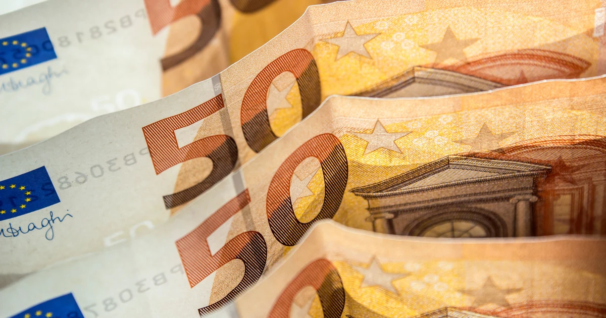 Οι πληρωμές των συντάξεων Οκτωβρίου από τον e-ΕΦΚΑ και τα τακτικά επιδόματα του ΟΠΕΚΑ για τον Σεπτέμβριο πραγματοποιούνται εντός των επόμενων ημερών, φέρνοντας ρευστότητα σε εκατομμύρια συνταξιούχους και δικαιούχους.
