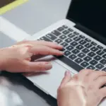 Η απόρριψη της αίτησης για επίδομα ασθενείας από τον e-ΕΦΚΑ δεν σημαίνει ότι χάνετε οριστικά τα χρήματά σας, καθώς έχετε το δικαίωμα να υποβάλετε αίτηση θεραπείας (ένσταση) εντός 30 ημερών από την κοινοποίηση της απορριπτικής απόφασης.