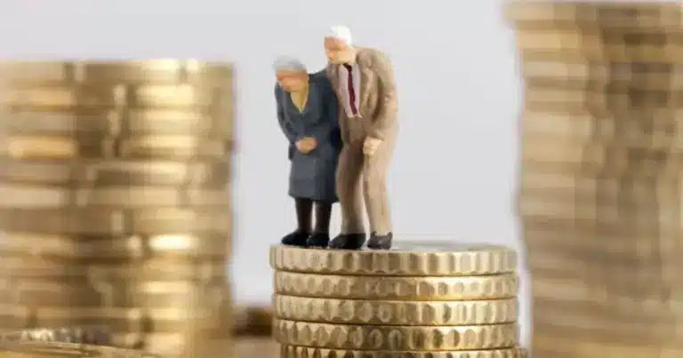 Η διαδικασία αυτή γλιτώνει τους υποψηφίους συνταξιούχους από πολύμηνες καθυστερήσεις στις τοπικές διευθύνσεις και αποτελεί το πρώτο ουσιαστικό βήμα πριν την υποβολή της τελικής αίτησης συνταξιοδότησης.