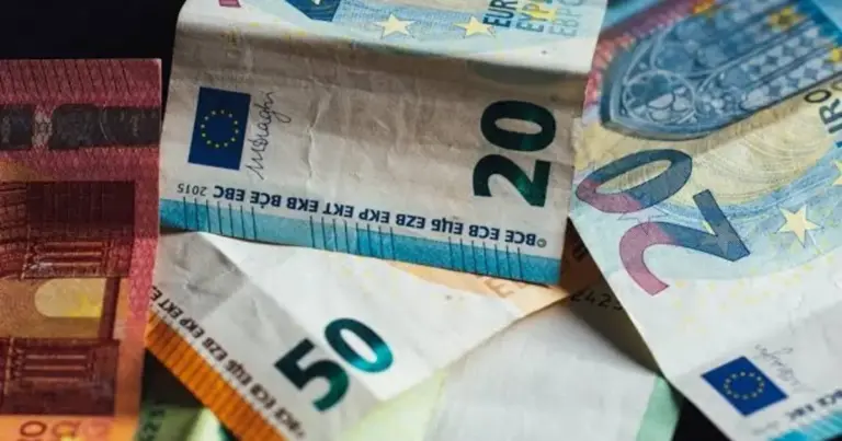 Η αίτηση για τη χορήγηση επιδόματος επαγγελματικής ασθένειας στον e-ΕΦΚΑ υποβάλλεται πλέον ψηφιακά μέσω της δικτυακής πύλης gov.gr ή της επίσημης ιστοσελίδας του φορέα, γλιτώνοντας τους ασφαλισμένους από τις πολύωρες αναμονές στα υποκαταστήματα.