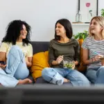 Για τα πανεπιστήμια της περιφέρειας, τα ποσά έχουν διαμορφωθεί στα 2.000 ευρώ για μεμονωμένη διαμονή και στα 2.500 ευρώ σε περίπτωση συγκατοίκησης (έναντι των 1.500 ευρώ και 2.000 ευρώ αντίστοιχα που ισχύουν για τα ιδρύματα της Αττικής και της Θεσσαλονίκης).