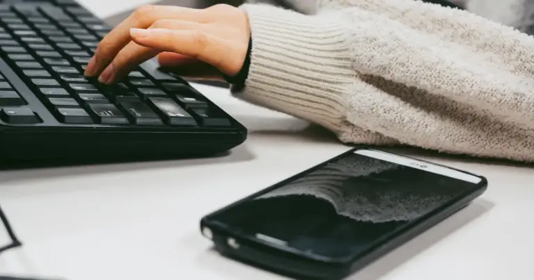 Από αυτόν τον Σεπτέμβριο, το gov.gr Wallet ενσωματώνει νέες ψηφιακές λειτουργίες που καταργούν οριστικά την προσκόμιση φυσικών πιστοποιητικών και εγγράφων στις εργασιακές σχέσεις και τις συναλλαγές με το Δημόσιο.