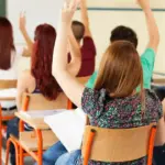 Το έγγραφο παράγεται αυτόματα από το Δημοτολόγιο, φέρει μοναδικό αναγνωριστικό επαλήθευσης (QR code) και ηλεκτρονική σφραγίδα, ενώ γίνεται υποχρεωτικά αποδεκτό από τις σχολικές μονάδες (Νηπιαγωγεία, Δημοτικά, Γυμνάσια, Λύκεια) για την εγγραφή ή μετεγγραφή των μαθητών.