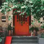 Η βεβαίωση εκδίδεται κατόπιν διασταύρωσης των στοιχείων του ακινήτου με τις βάσεις δεδομένων της ΑΑΔΕ και του οικείου Δήμου, φέροντας μοναδικό αναγνωριστικό επαλήθευσης και πρόσφατη ψηφιακή σφραγίδα.