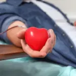 Η νέα αυτή δυνατότητα εντάσσεται στην επέκταση των ψηφιακών υπηρεσιών υγείας, καταργώντας την ανάγκη κατοχής της έντυπης κάρτας και διευκολύνοντας τη διασταύρωση των στοιχείων στο Εθνικό Μητρώο Αιμοδοτών (ΕΜΑ).