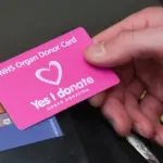 Η διαδικασία αυτή επιτρέπει στους πολίτες να έχουν πάντα διαθέσιμα στην έξυπνη συσκευή τους τα προσωπικά τους ιατρικά στοιχεία και τη δήλωση βούλησης για τη δωρεά οργάνων με πλήρη νομική ισχύ.