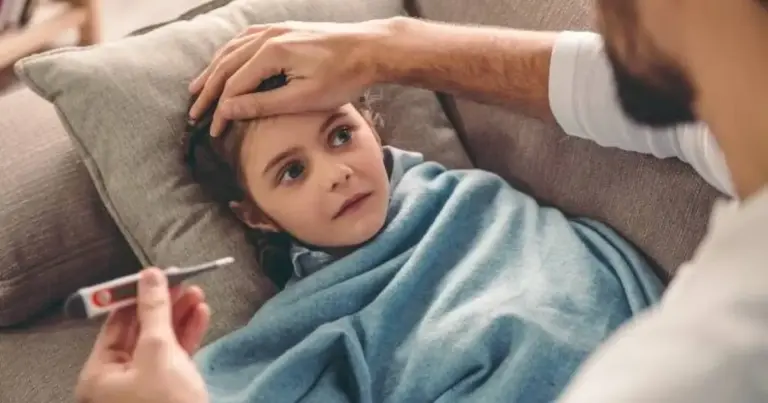 Η συγκεκριμένη άδεια αποτελεί ατομικό δικαίωμα κάθε εργαζόμενου γονέα ή φροντιστή στον ιδιωτικό τομέα, προσφέροντας προστασία της θέσης εργασίας κατά τη διάρκεια φροντίδας συγγενικών προσώπων που αντιμετωπίζουν προβλήματα υγείας.