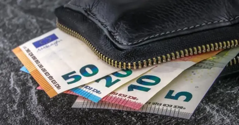 Η συγκεκριμένη παροχή αποσκοπεί στην κάλυψη των αναγκών στέγασης ηλικιωμένων που δεν διαθέτουν ιδιόκτητη κατοικία, είναι ανασφάλιστοι και αντιμετωπίζουν σοβαρά οικονομικά προβλήματα.