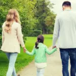 Ο γονέας που αποκτά την επιμέλεια υποχρεούται να ακυρώσει την προηγούμενη αίτηση ή να ζητήσει την τροποποίησή της, ώστε το ποσό να υπολογιστεί με βάση το δικό του φορολογητέο εισόδημα.