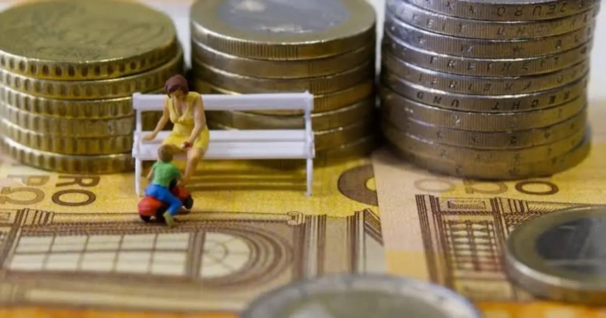 Το πρόβλημα αυτό παρουσιάζεται συνήθως όταν το ΑΦΜ του τέκνου έχει δηλωθεί παράλληλα σε άλλη φορολογική δήλωση, όταν λείπει η επιβεβαίωση εξάρτησης στο Ε1, ή όταν υπάρχει λάθος καταχώριση στη διασύνδεση ΑΑΔΕ, ΗΔΙΚΑ και ΟΠΕΚΑ.