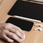 Η διαδικασία για τις ηλεκτρονικές εγγραφές των πρωτοετών φοιτητών στα ΑΕΙ για το ακαδημαϊκό έτος 2026-2027 βρίσκεται σε πλήρη εξέλιξη, αποτελώντας το πρώτο και πιο κρίσιμο βήμα για την εισαγωγή στην τριτοβάθμια εκπαίδευση. Η ολοκλήρωση της διαδικασίας αυτής ξεκλειδώνει σταδιακά την πρόσβαση στην ακαδημαϊκή ταυτότητα, τη δωρεάν σίτιση, τη στέγαση και την παραλαβή των διδακτικών συγγραμμάτων.