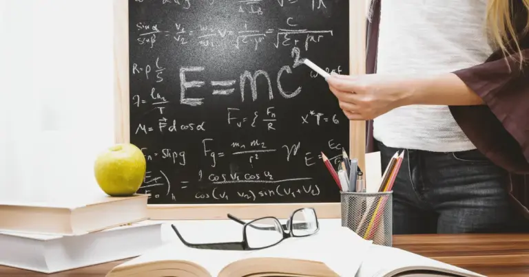 Η έναρξη της ακαδημαϊκής χρονιάς 2026-2027 βρίσκει τους πρωτοετείς φοιτητές μπροστά σε ένα νέο τοπίο υποχρεώσεων, δικαιωμάτων και δωρεάν παροχών που απαιτούν άμεσες ενέργειες μέσα στον Σεπτέμβριο.
