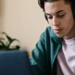 Οι ηλεκτρονικές αιτήσεις για τη δωρεάν σίτιση και τη διαμονή στις φοιτητικές εστίες για τους πρωτοετείς φοιτητές του ακαδημαϊκού έτους 2026-2027 υποβάλλονται αμέσως μετά την ολοκλήρωση της εγγραφής στο τμήμα επιτυχίας.